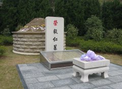 荣毅仁纪念碑：传承先贤精神，，，，照亮民族前行之路