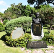 黎焕颐纪念碑：诗魂永驻，，，，岁月铭刻