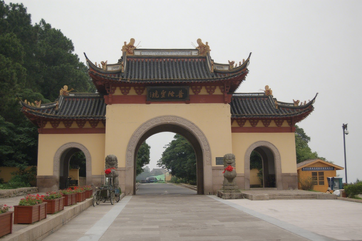 以门楼为笺，，，，，镌刻时代的匠心诗行